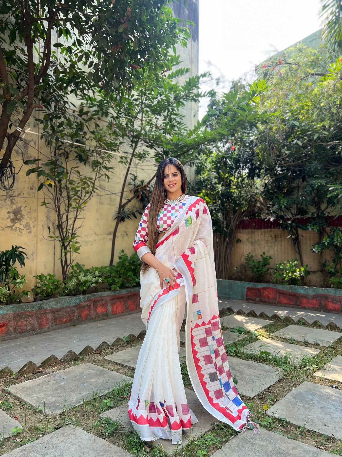 Elegant Off-White Linen Saree | Shaadigruh SD1035