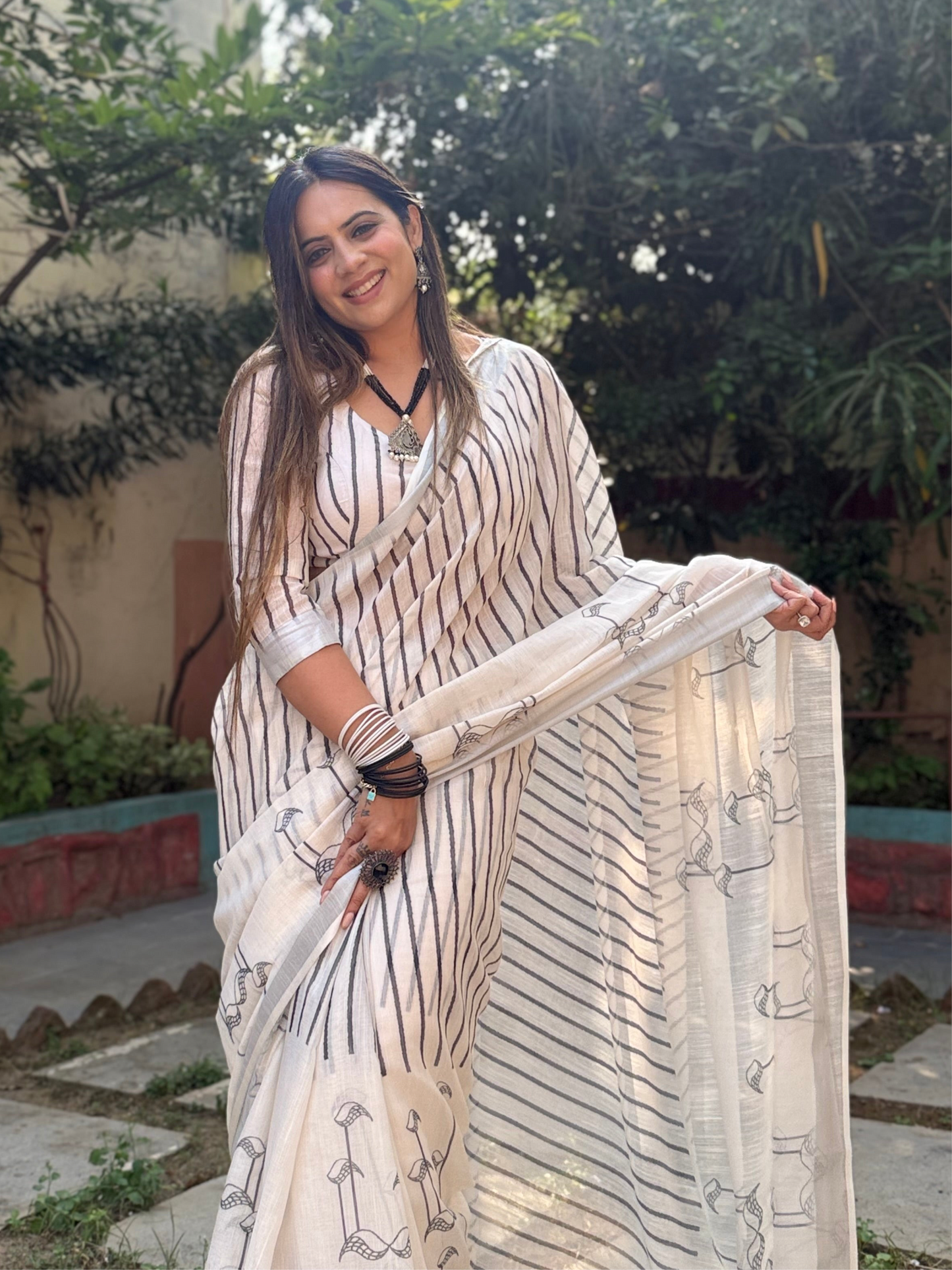 Luxury Off-White Striped Linen Saree | Shaadigruh SD1031