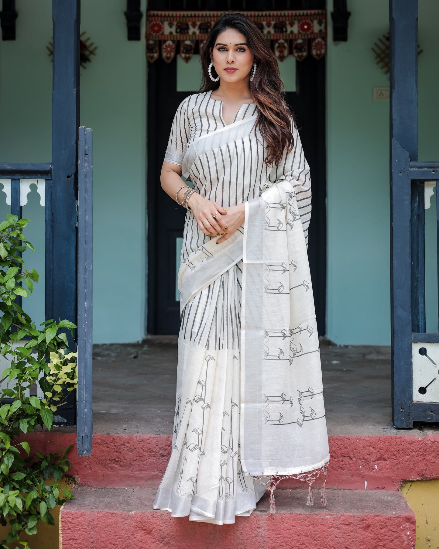 Luxury Ivory Striped Linen Saree | Shaadigruh SD1004