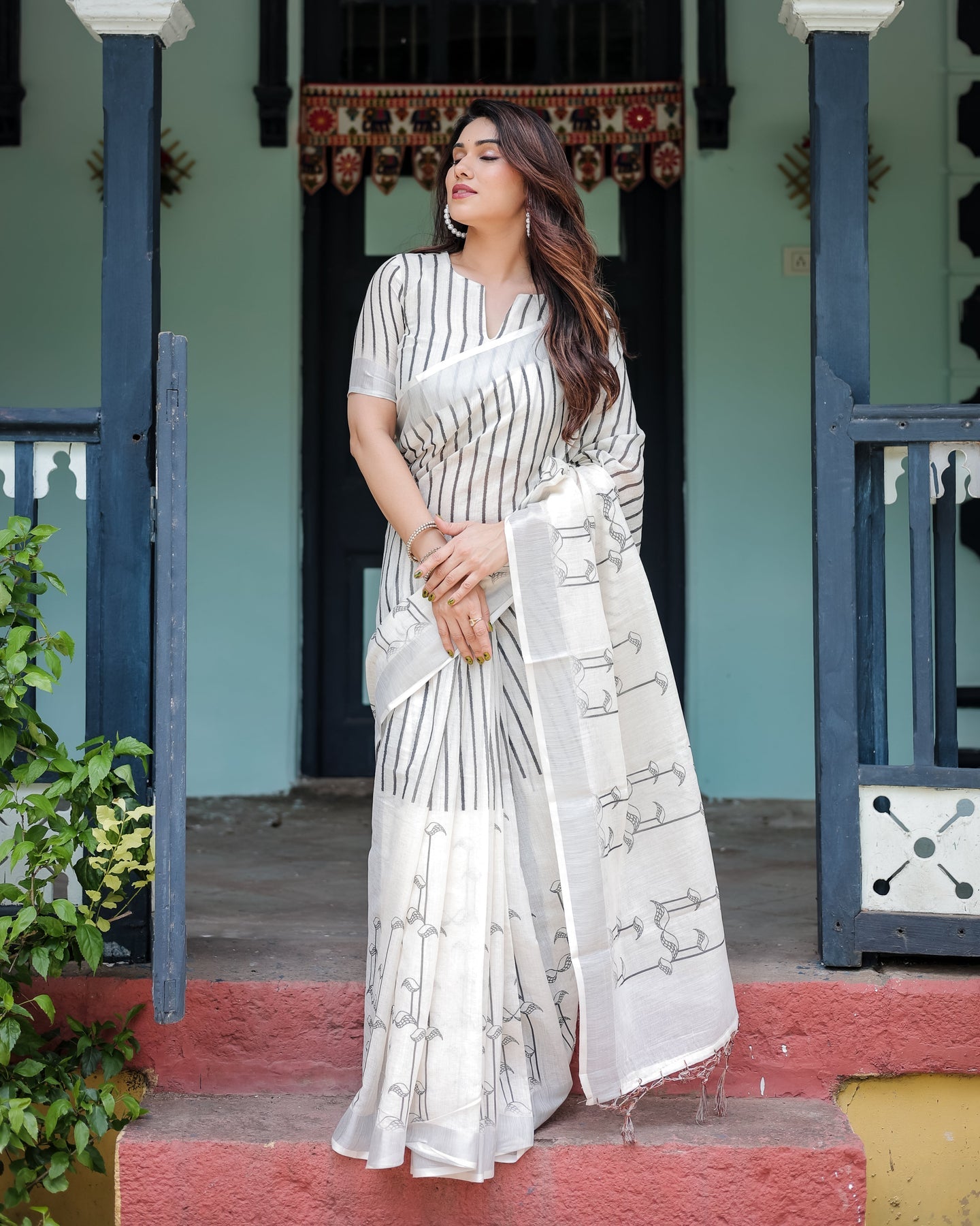 Luxury Ivory Striped Linen Saree | Shaadigruh SD1004