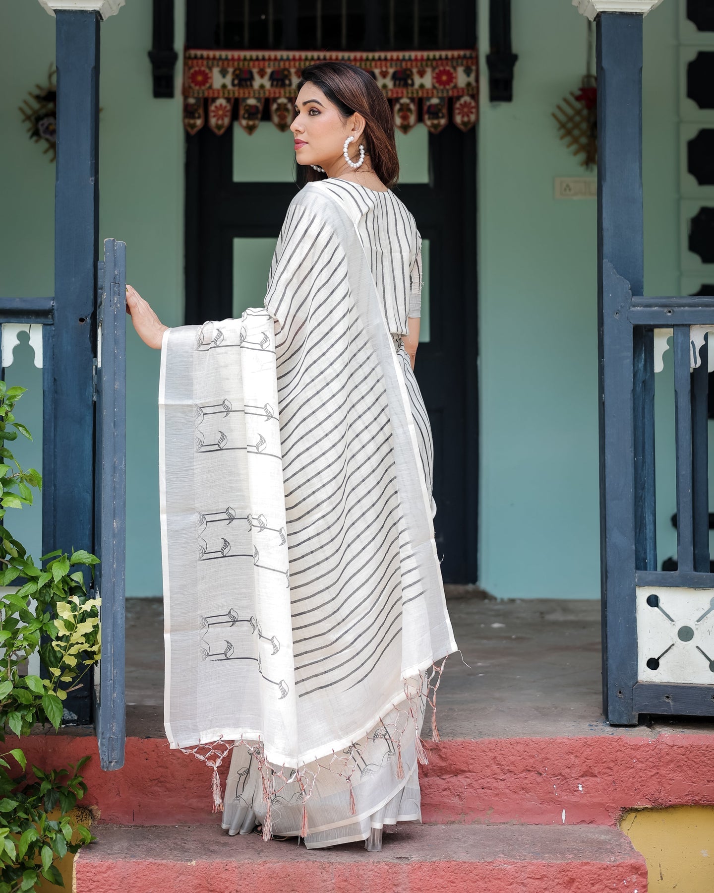 Luxury Ivory Striped Linen Saree | Shaadigruh SD1004