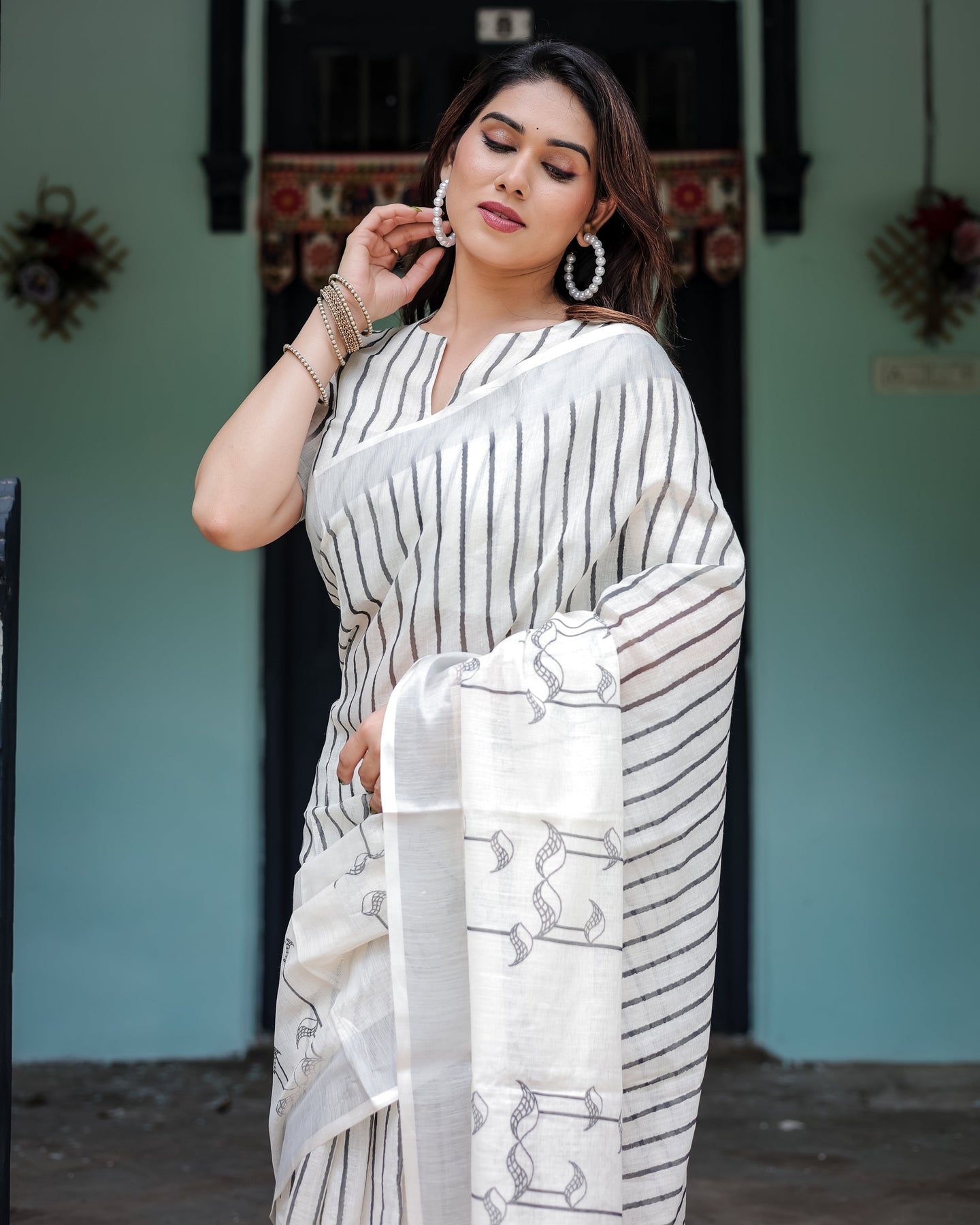 Luxury Ivory Striped Linen Saree | Shaadigruh SD1004