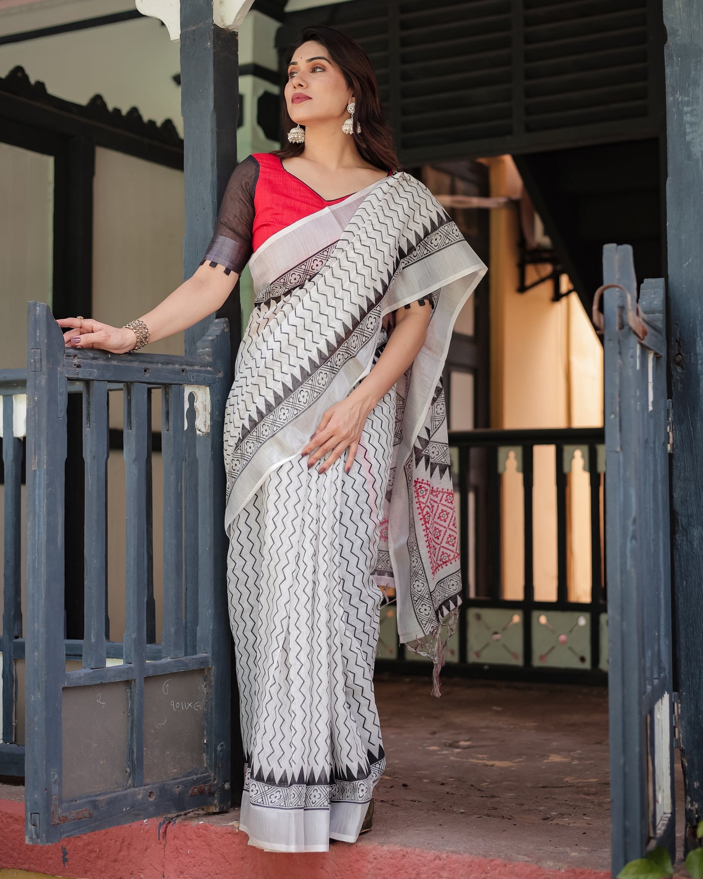 Ivory Black Zigzag Linen Saree | Shaadigruh SD1046