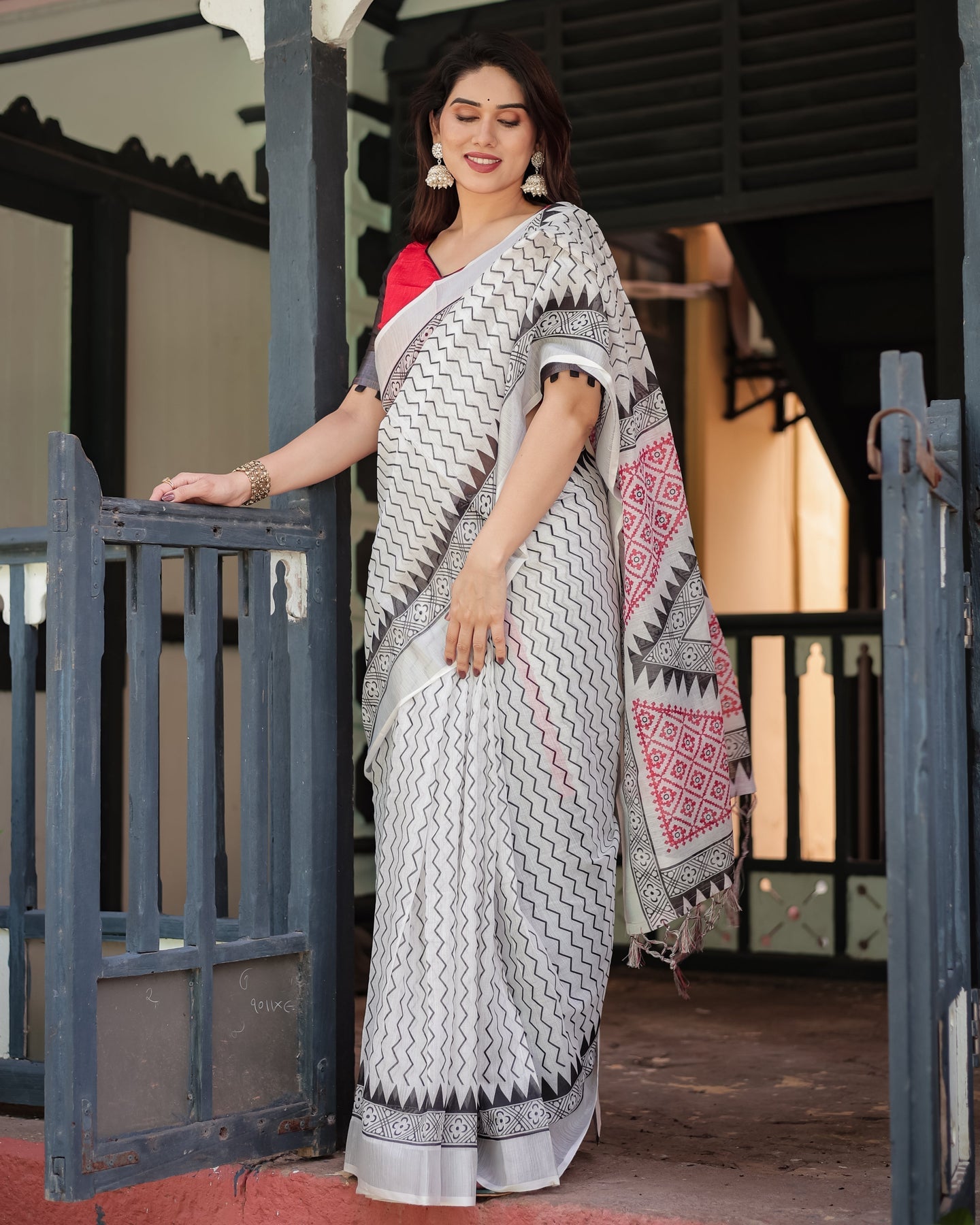 Ivory Black Zigzag Linen Saree | Shaadigruh SD1046