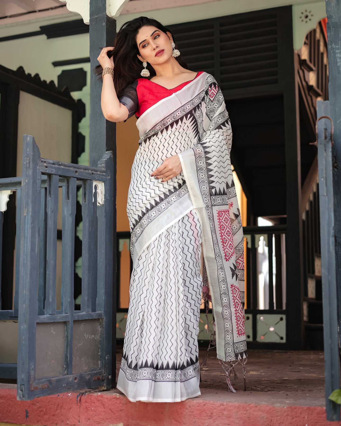 Ivory Black Zigzag Linen Saree | Shaadigruh SD1046