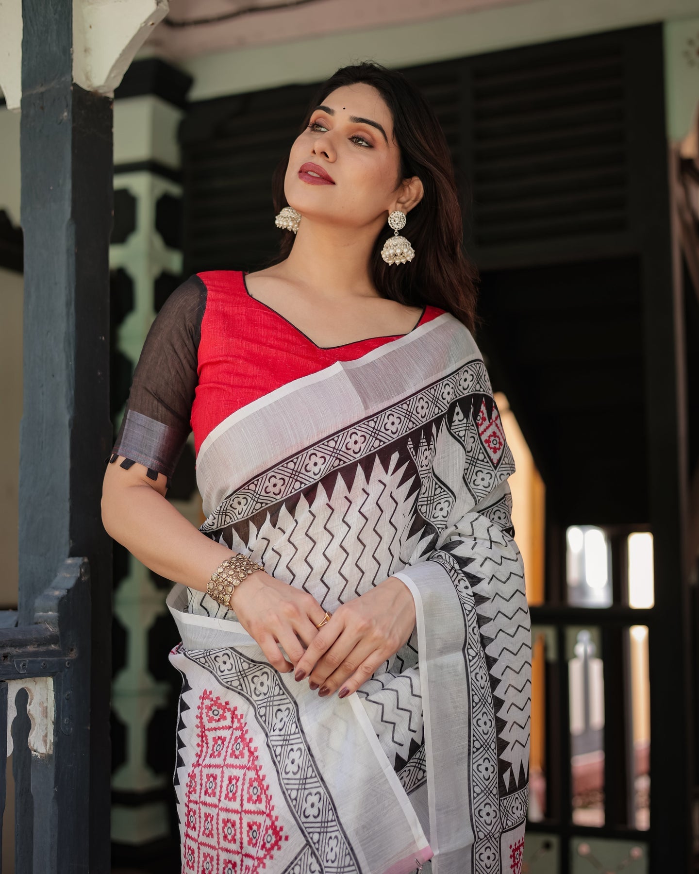 Ivory Black Zigzag Linen Saree | Shaadigruh SD1046