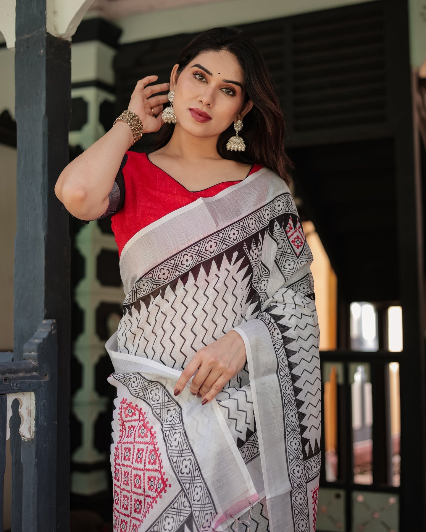 Ivory Black Zigzag Linen Saree | Shaadigruh SD1046