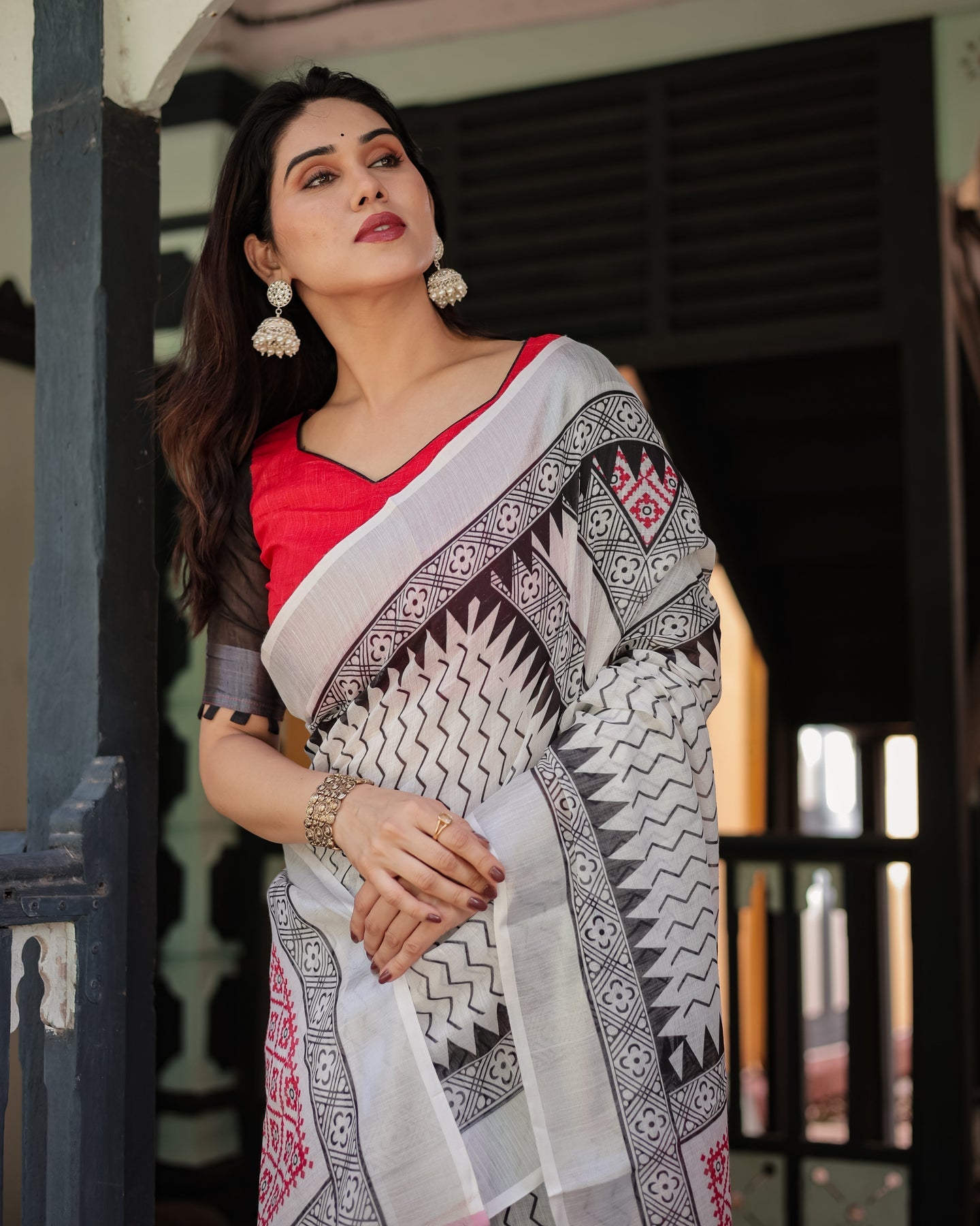 Ivory Black Zigzag Linen Saree | Shaadigruh SD1046