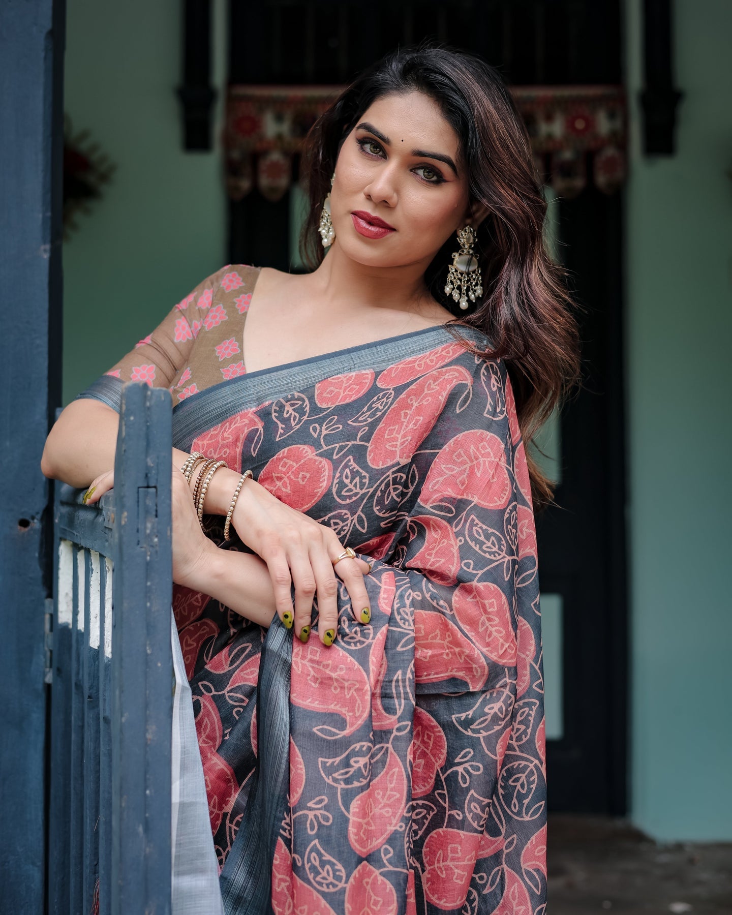 Charcoal Black Paisley Linen Saree | Shaadigruh SD1042