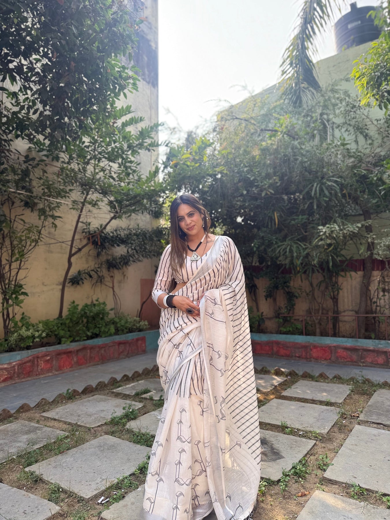 Luxury Off-White Striped Linen Saree | Shaadigruh SD1031