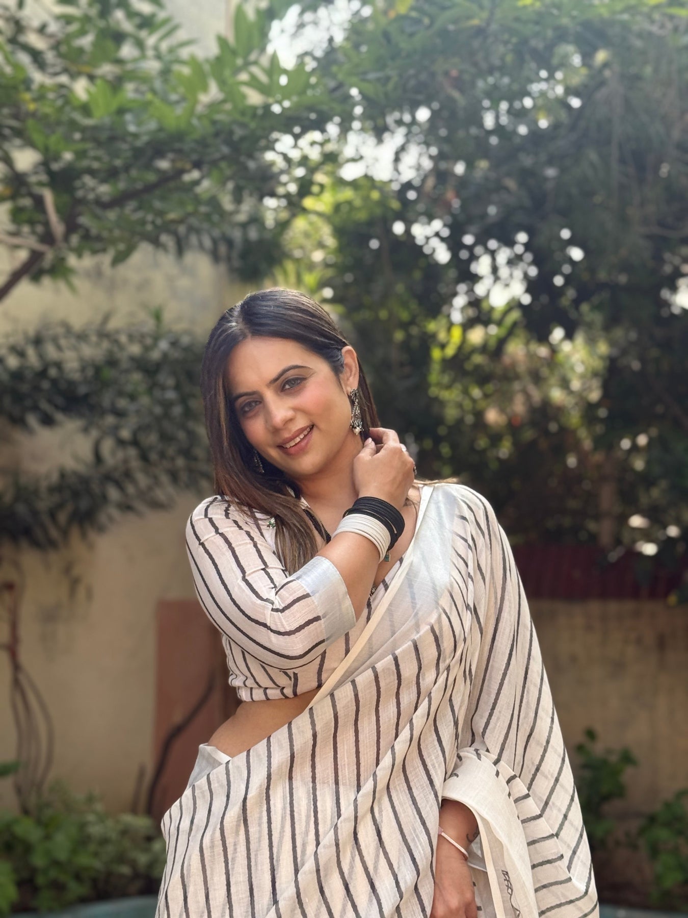 Luxury Off-White Striped Linen Saree | Shaadigruh SD1031