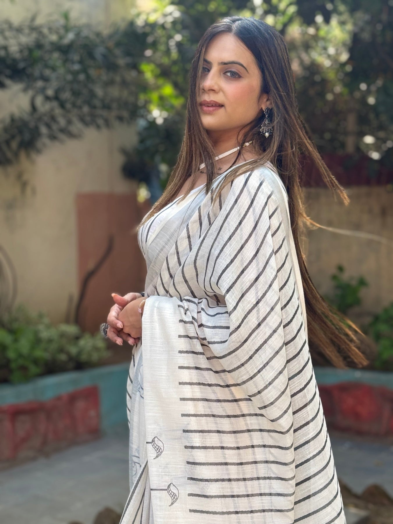 Luxury Off-White Striped Linen Saree | Shaadigruh SD1031