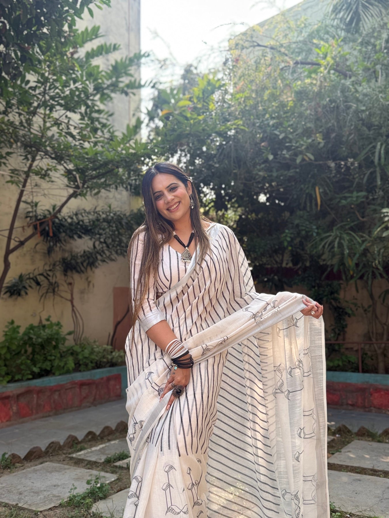 Luxury Off-White Striped Linen Saree | Shaadigruh SD1031