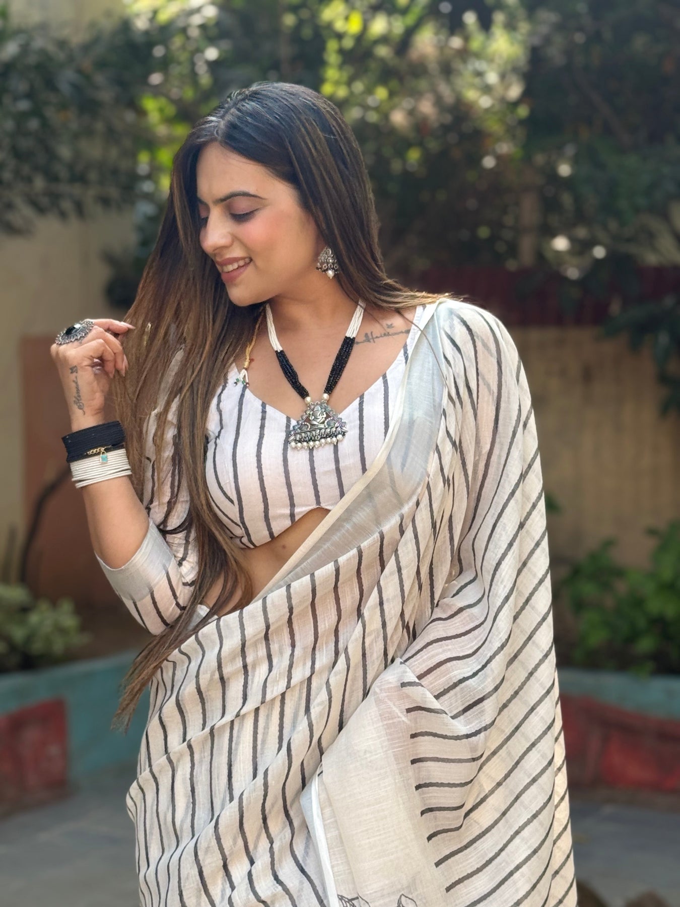 Luxury Off-White Striped Linen Saree | Shaadigruh SD1031