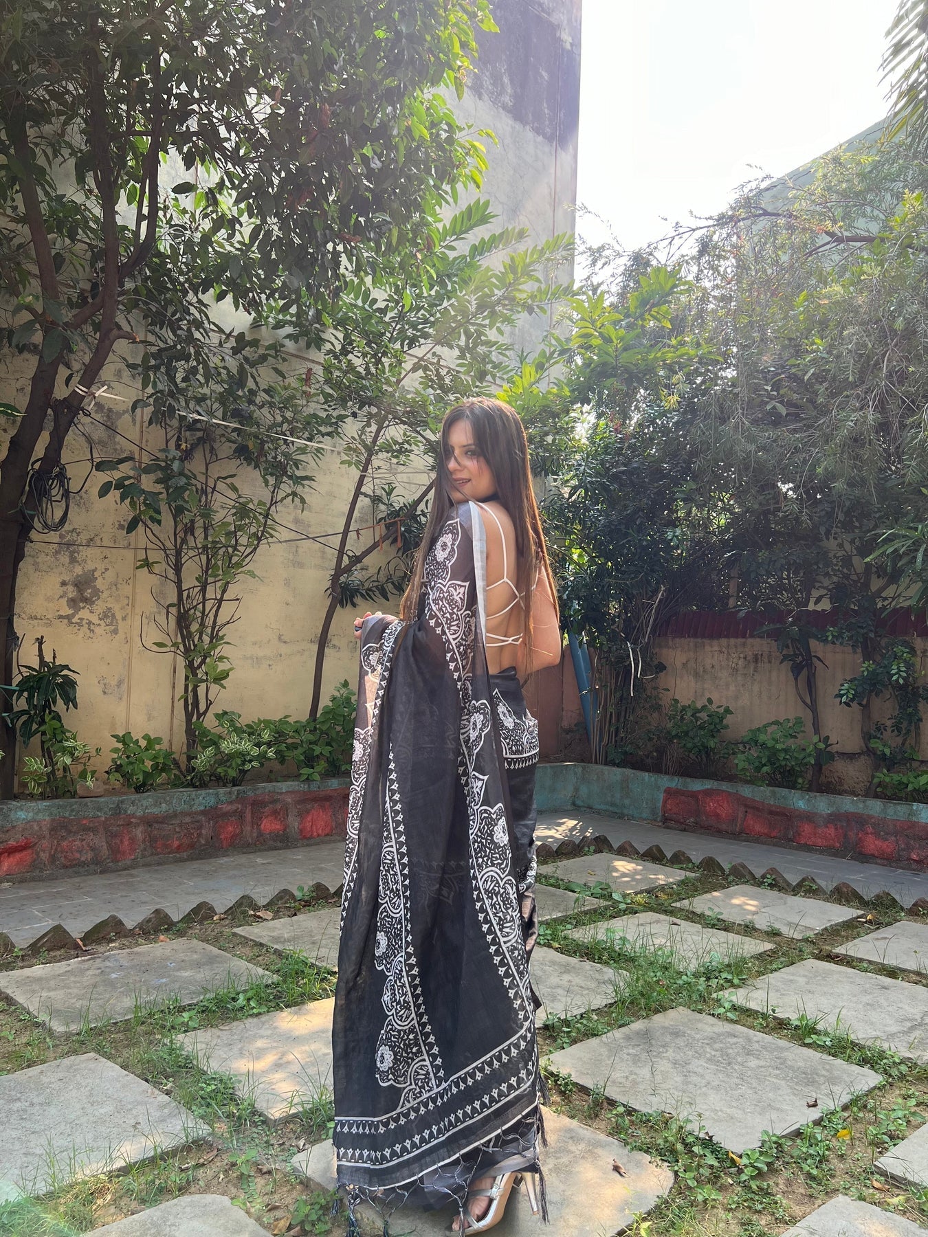 Charcoal Black Printed Linen Saree | Shaadigruh SD1038