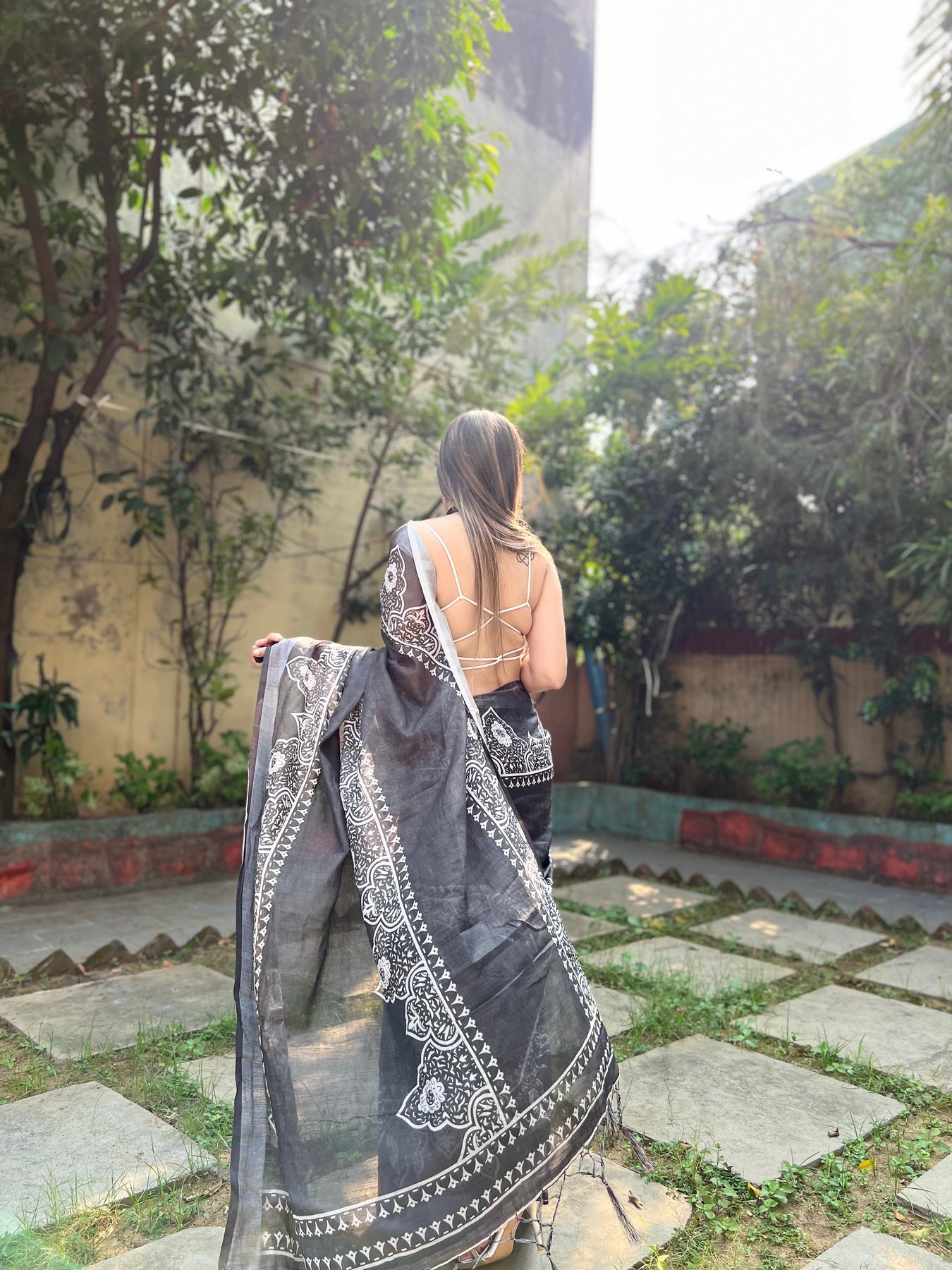 Charcoal Black Printed Linen Saree | Shaadigruh SD1038