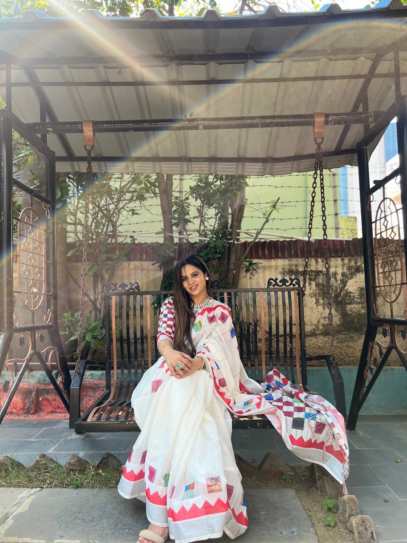 Elegant Off-White Linen Saree | Shaadigruh SD1035