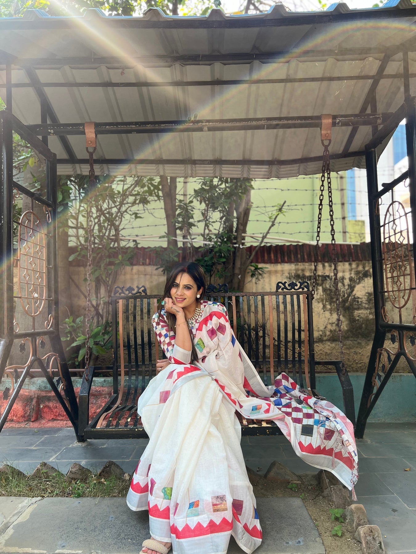 Elegant Off-White Linen Saree | Shaadigruh SD1035