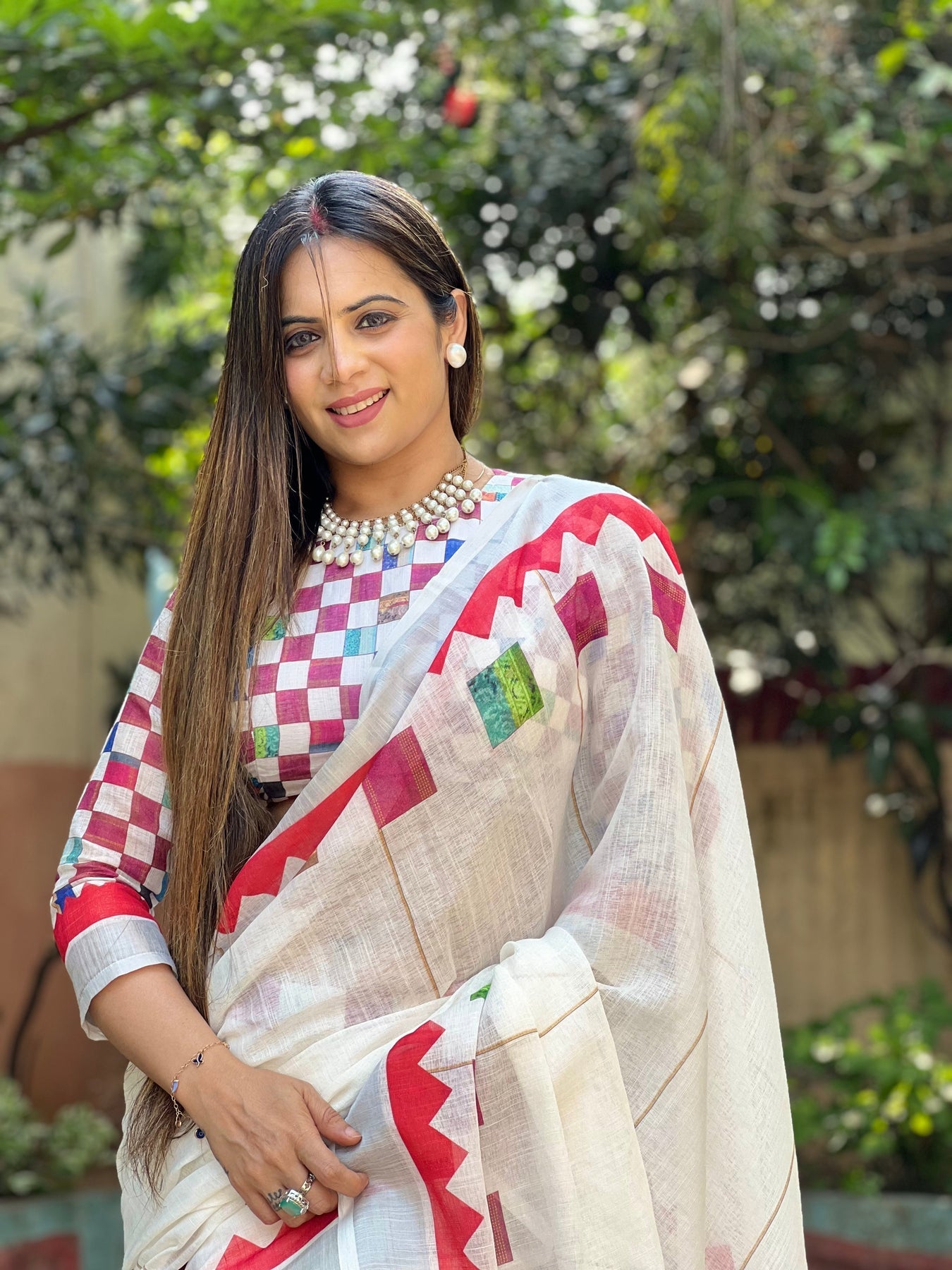 Elegant Off-White Linen Saree | Shaadigruh SD1035