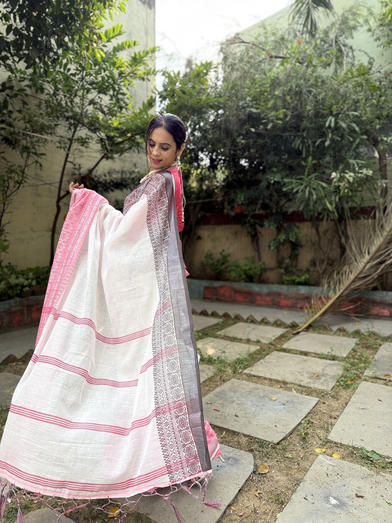 White & Blush Pink Linen Saree | Shaadigruh SD1043