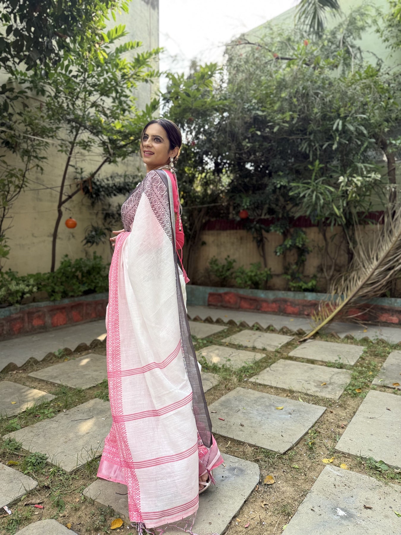 White & Blush Pink Linen Saree | Shaadigruh SD1043